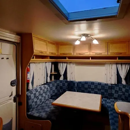 Proboost Arctic Center Cosy Caravan *