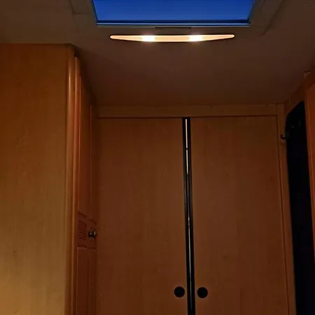 Proboost Arctic Center Cosy Caravan *