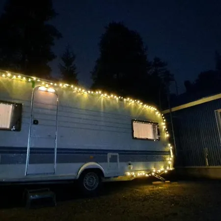 Proboost Arctic Center Cosy Caravan *