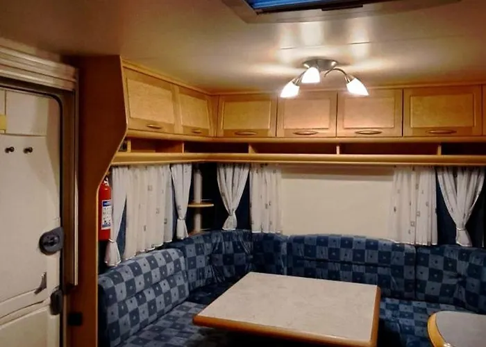 Proboost Arctic Center Cosy Caravan *