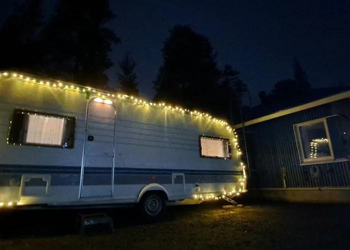 Proboost Arctic Center Cosy Caravan *