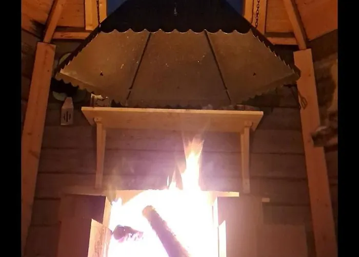 Proboost Arctic Center Cosy Caravan *